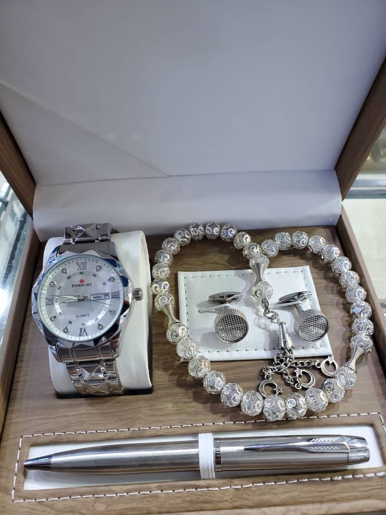 ساعات الرجالي طقم