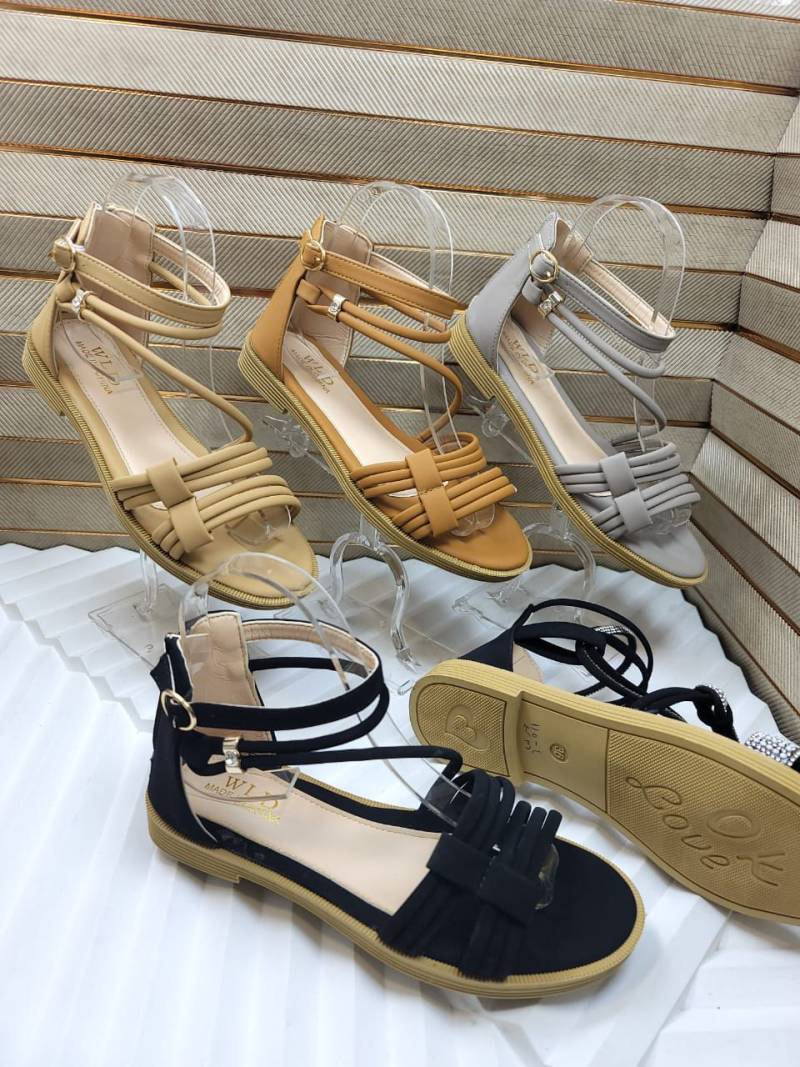 صناديل حريمي