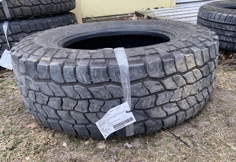 Toyota Tundra 2010 LT Tire P275/70R18 COOPER DISCVER AT3 XLT 00240812 for  Toyota Tundra