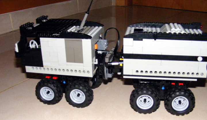 offroader_8x8_04.jpg