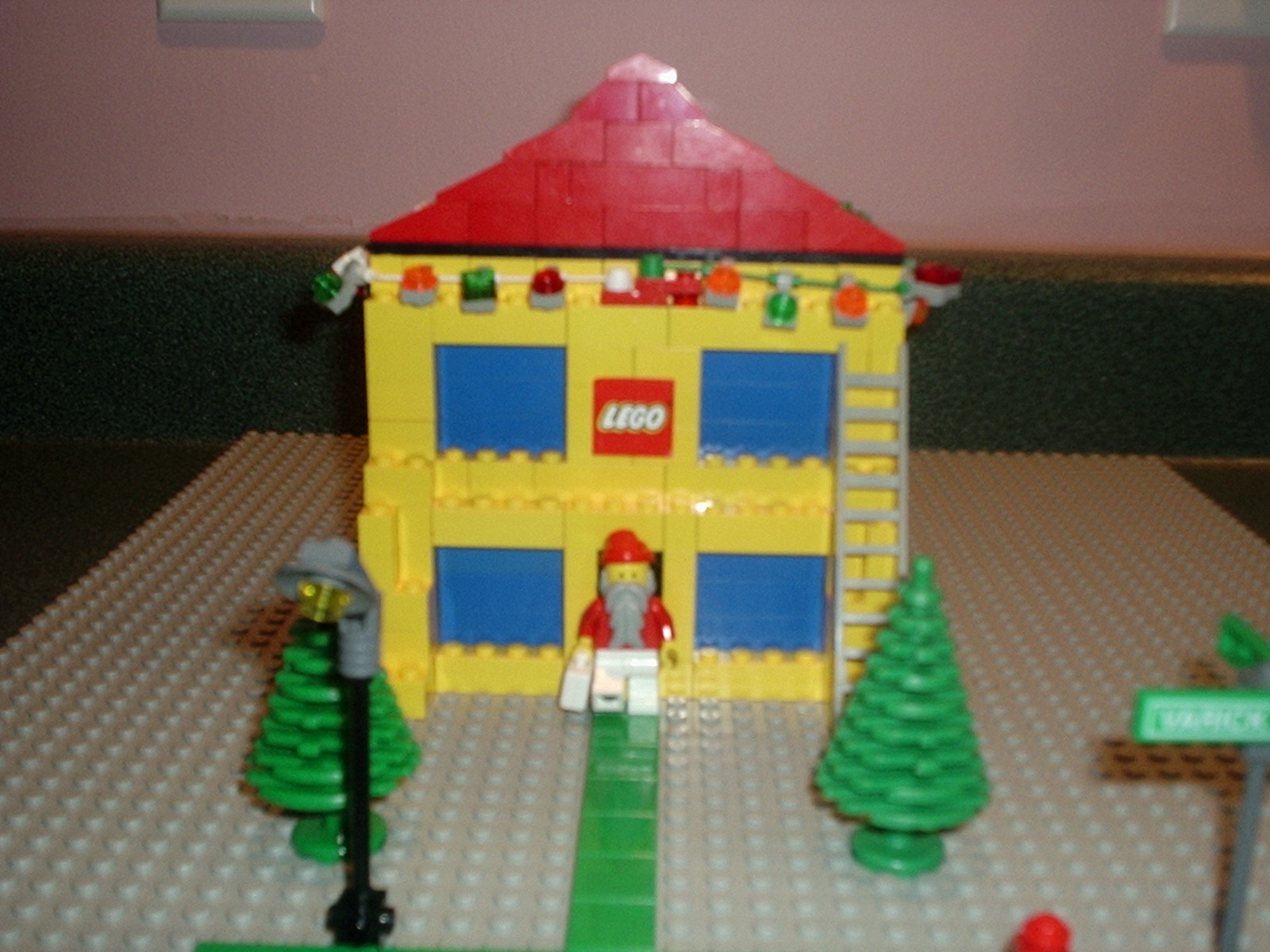 lego_house_002.jpg