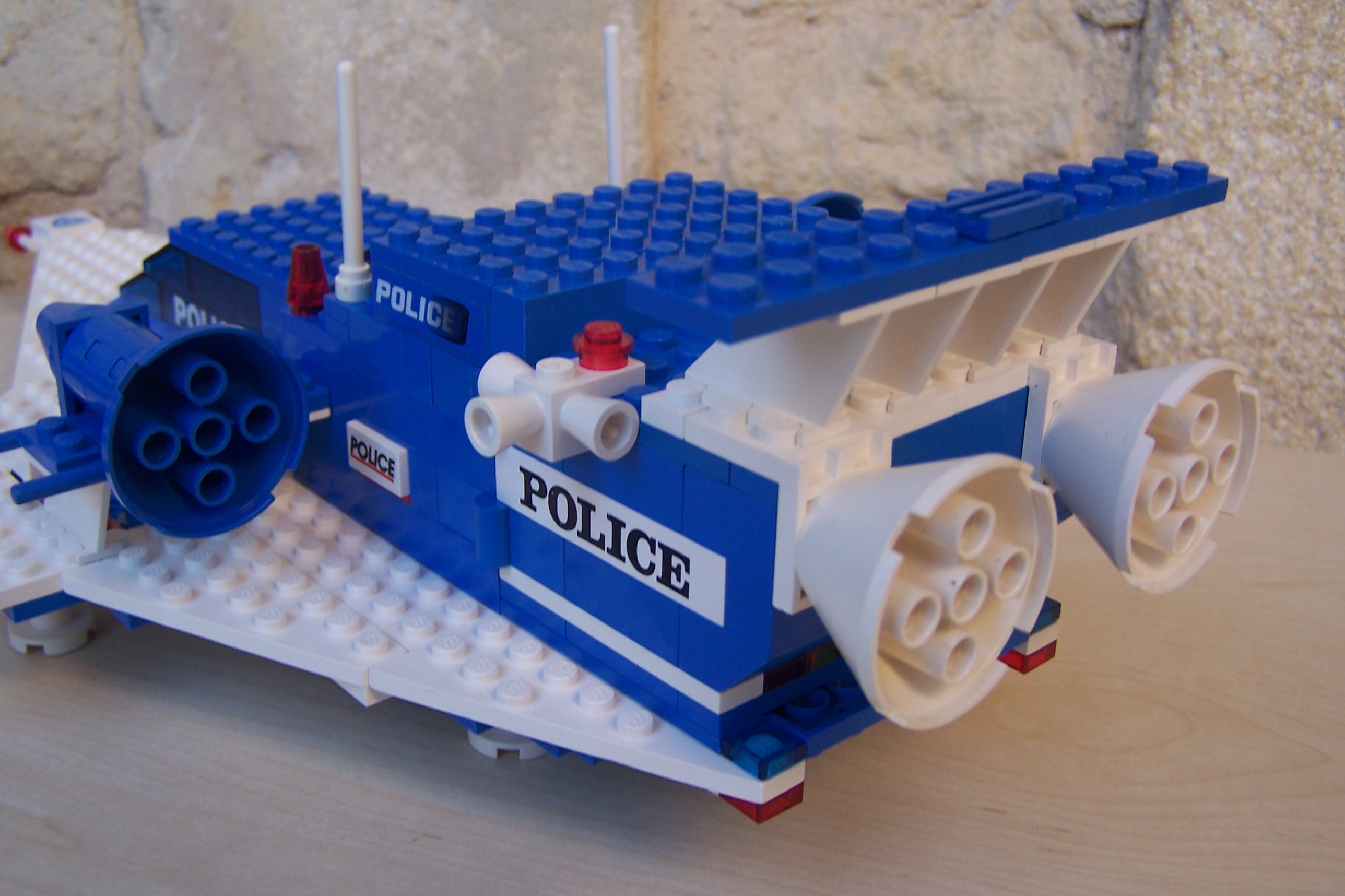 928_police_blanc_bleu_15_01_17_aaa.jpg