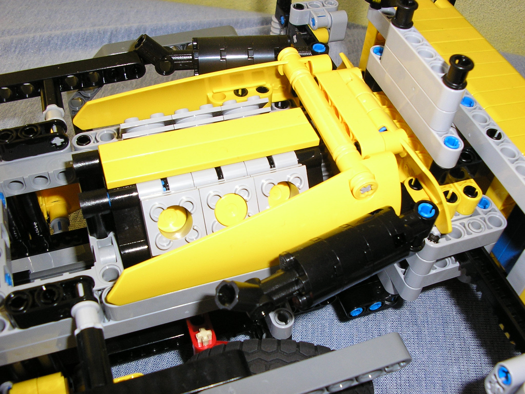 lego_6x6_mobile_crane_6.jpg