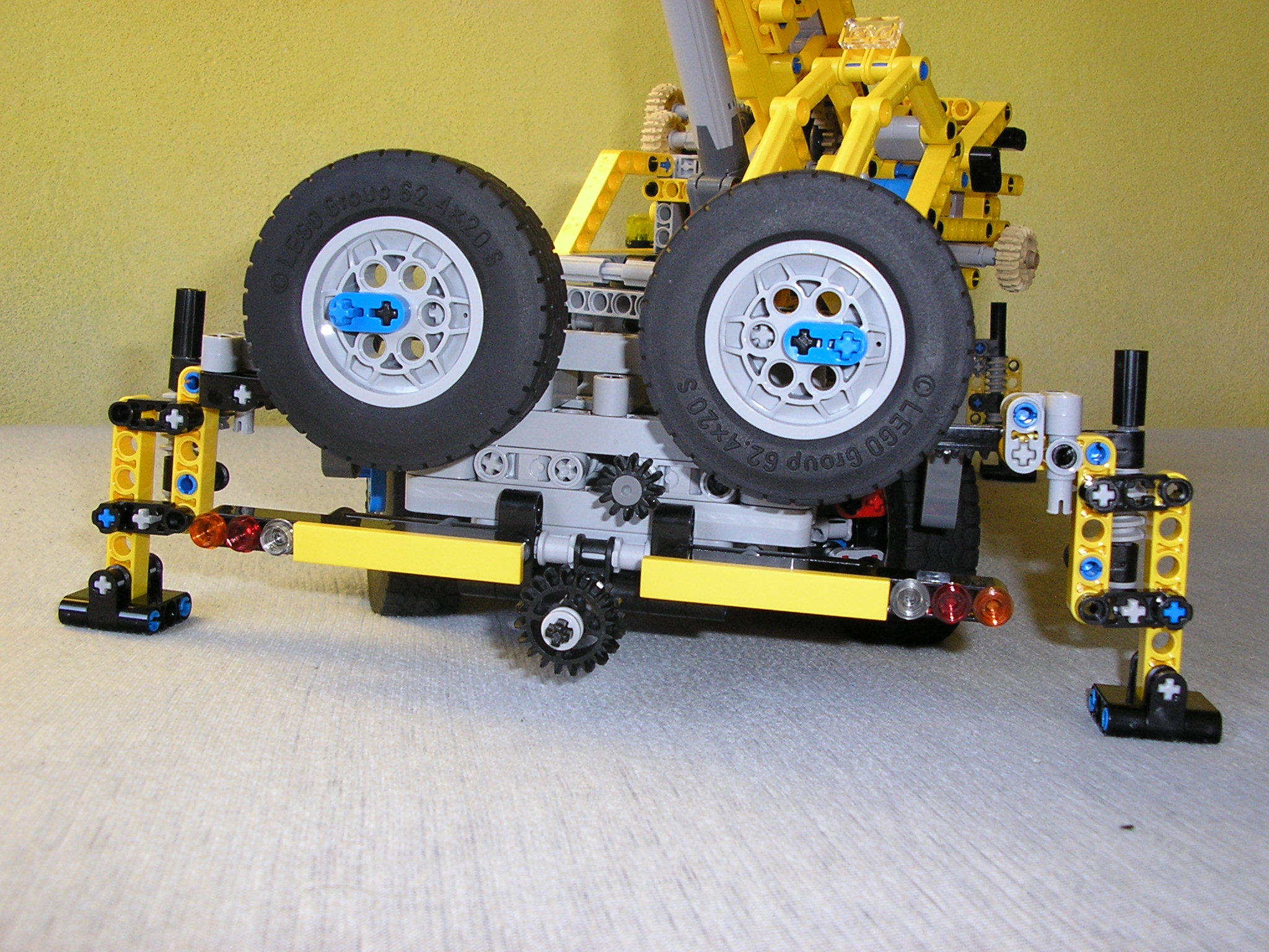 lego_6x6_mobile_crane_8.jpg