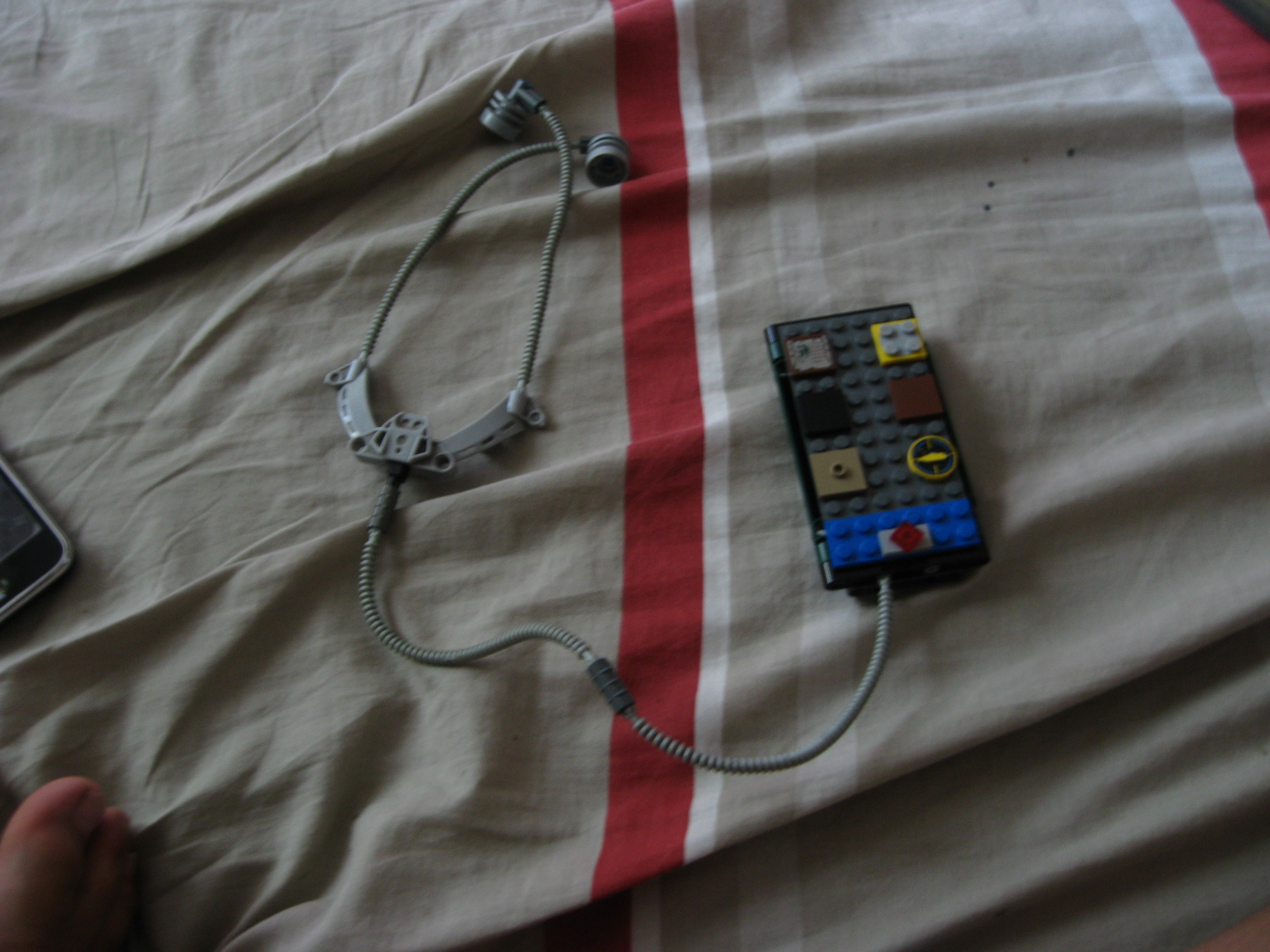 lego_smartphone-with_earphones.jpg