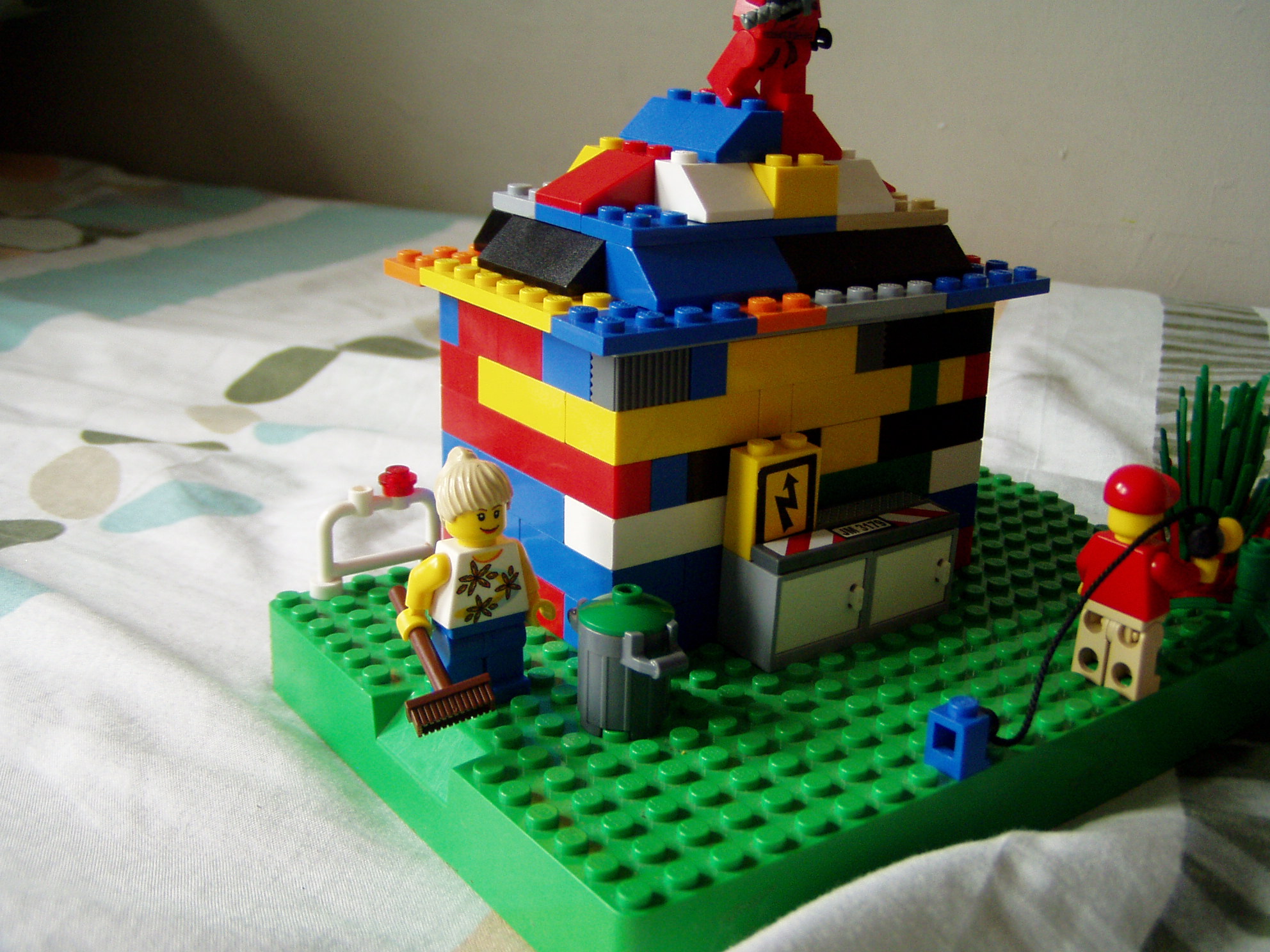 lego_house-_rear_left.jpg