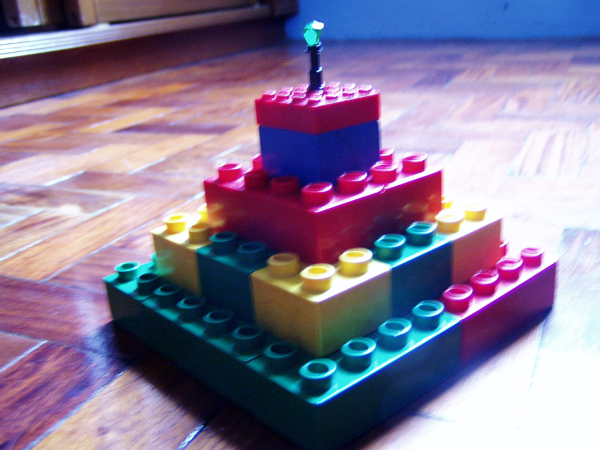 great_pyramid_of_duplo.jpg