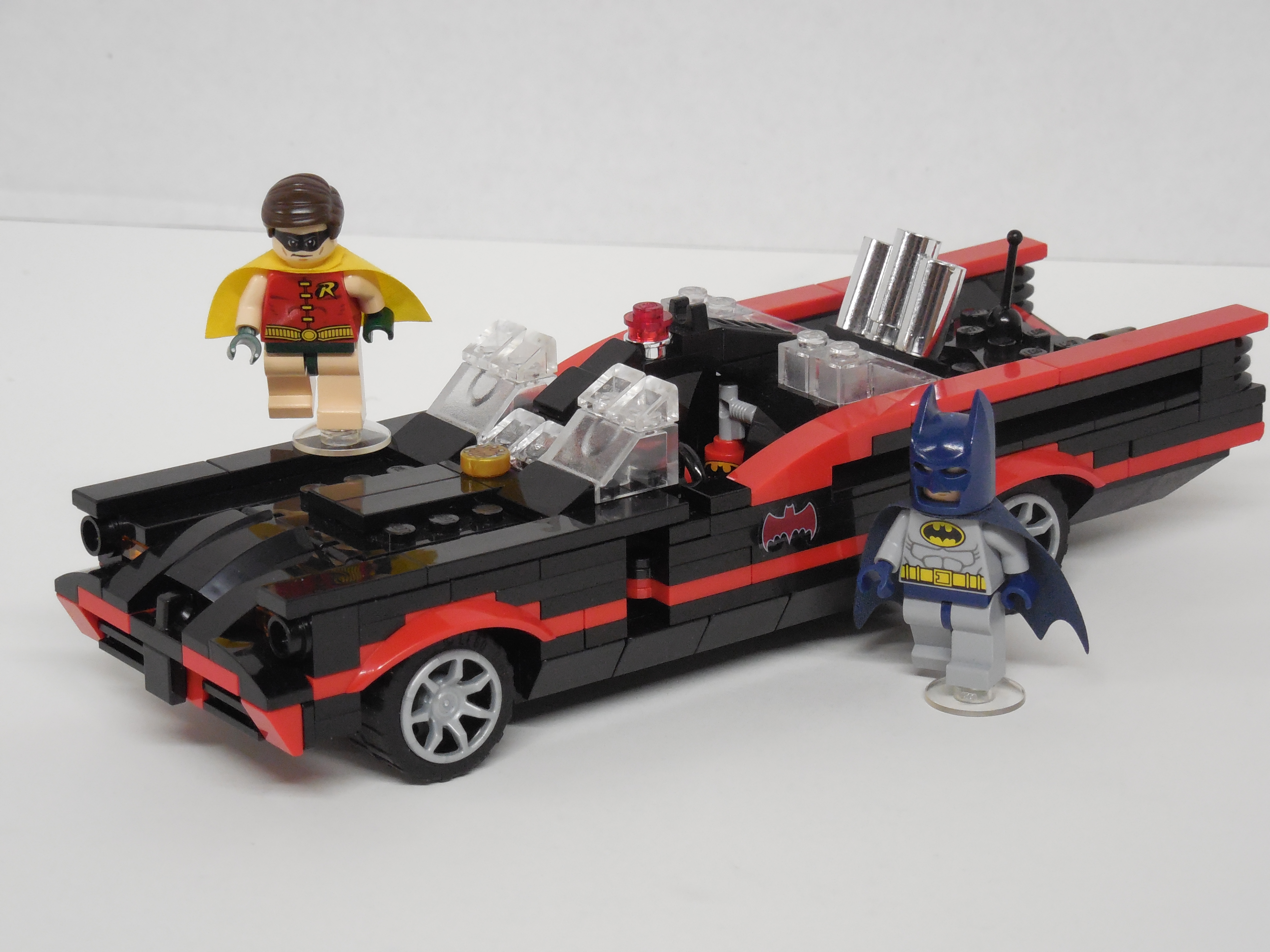 lego_1966_classic_batmobile_200.jpg