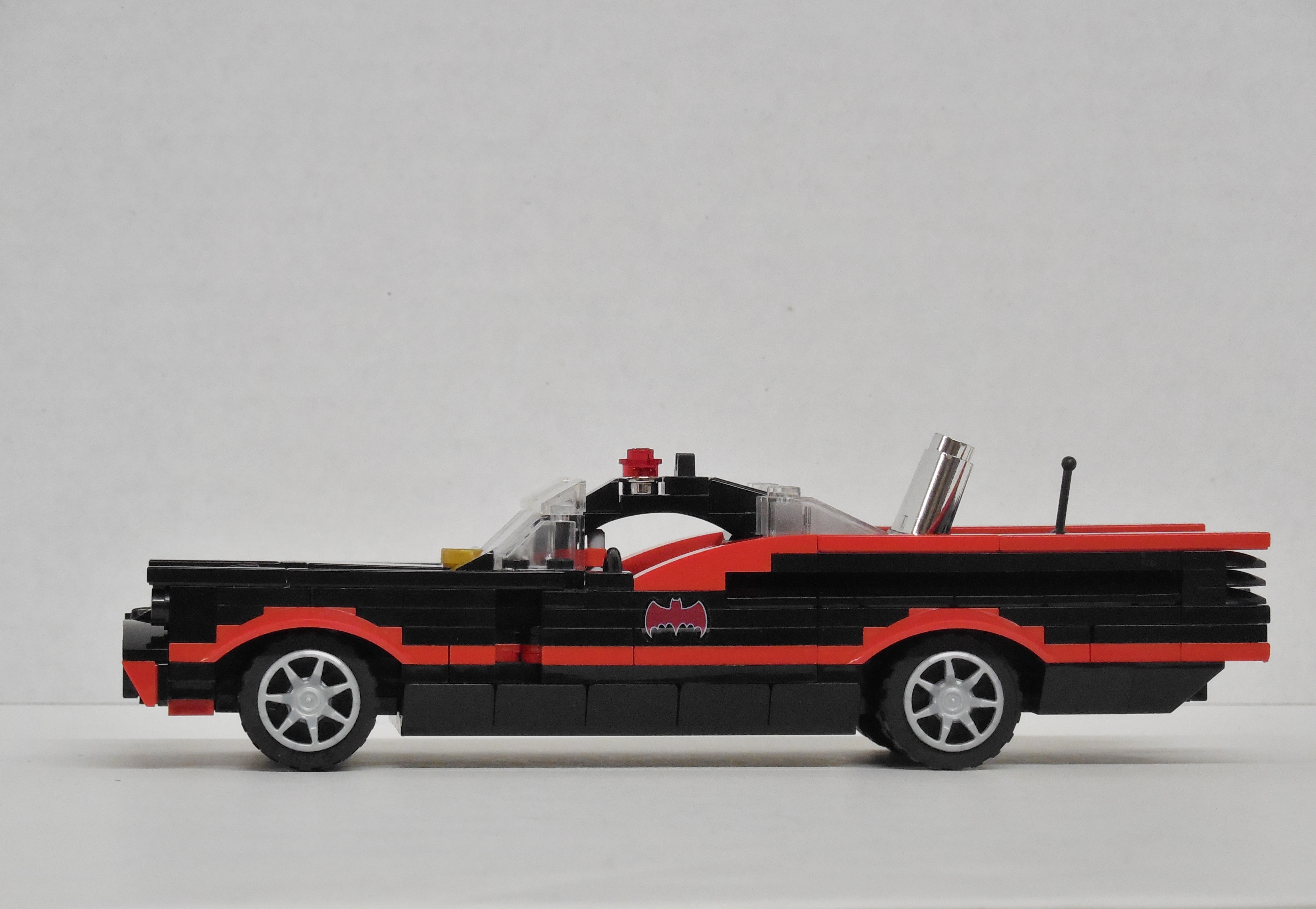 lego_1966_classic_batmobile_201.jpg