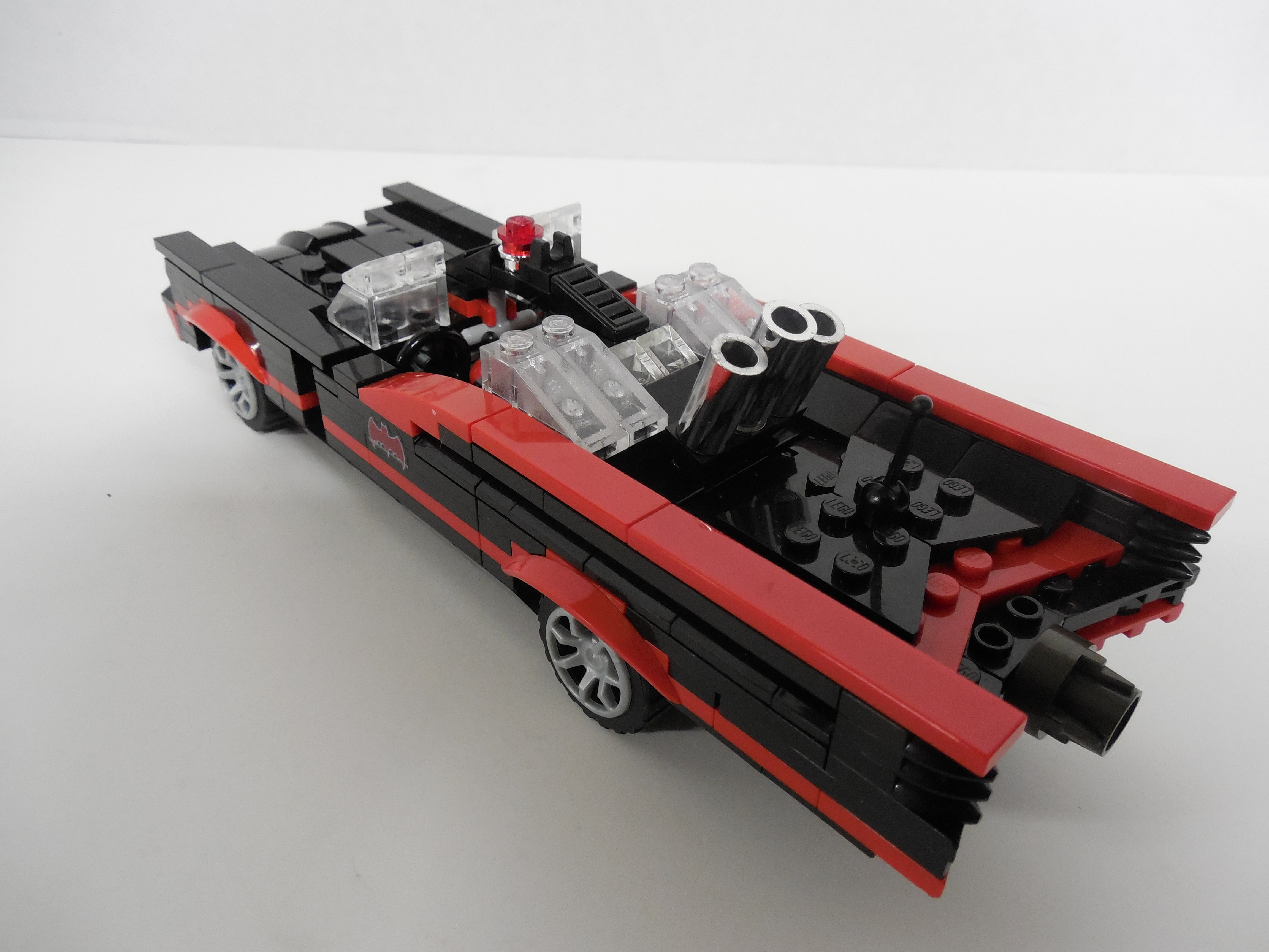 lego_1966_classic_batmobile_204.jpg