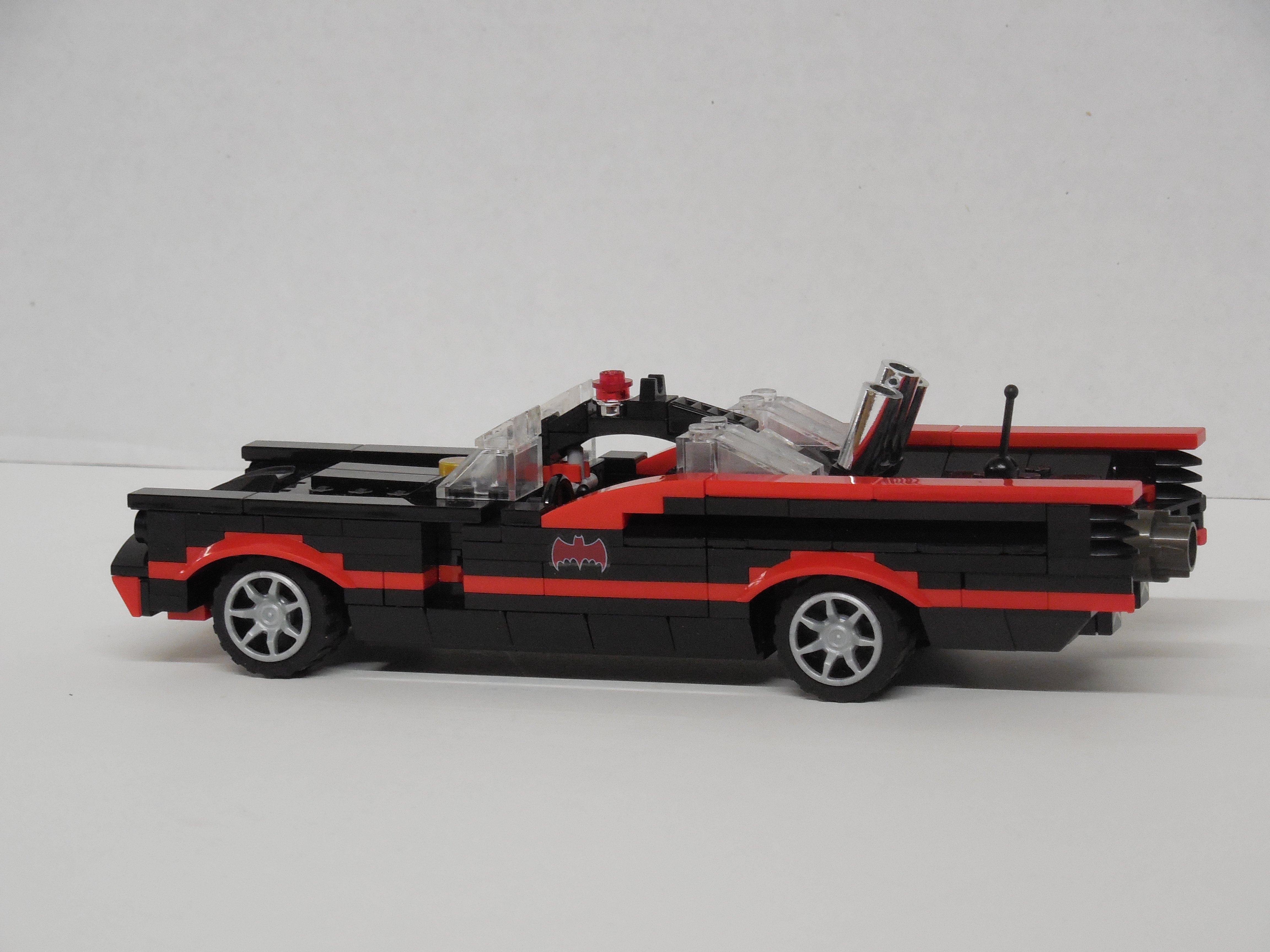 lego_1966_classic_batmobile_205.jpg