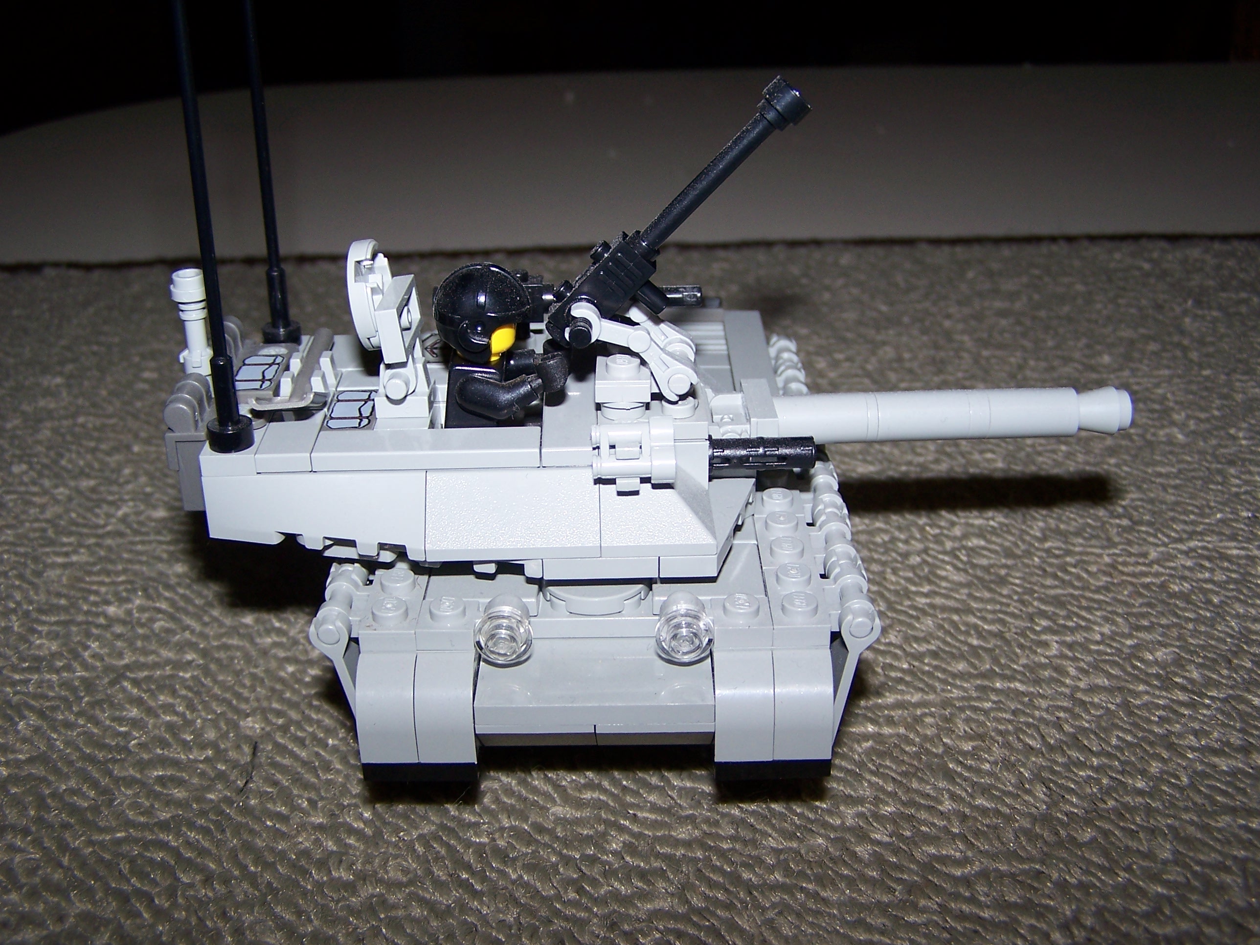 abrams_tank_town_scale_005.jpg