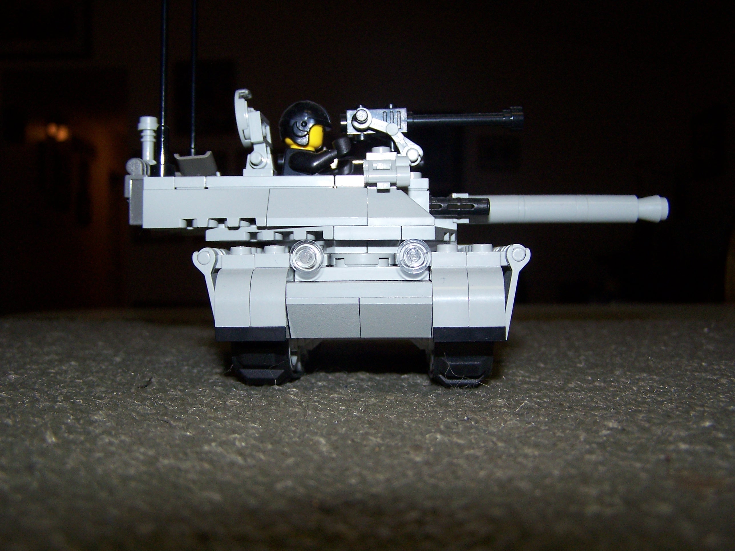 abrams_tank_town_scale_007.jpg