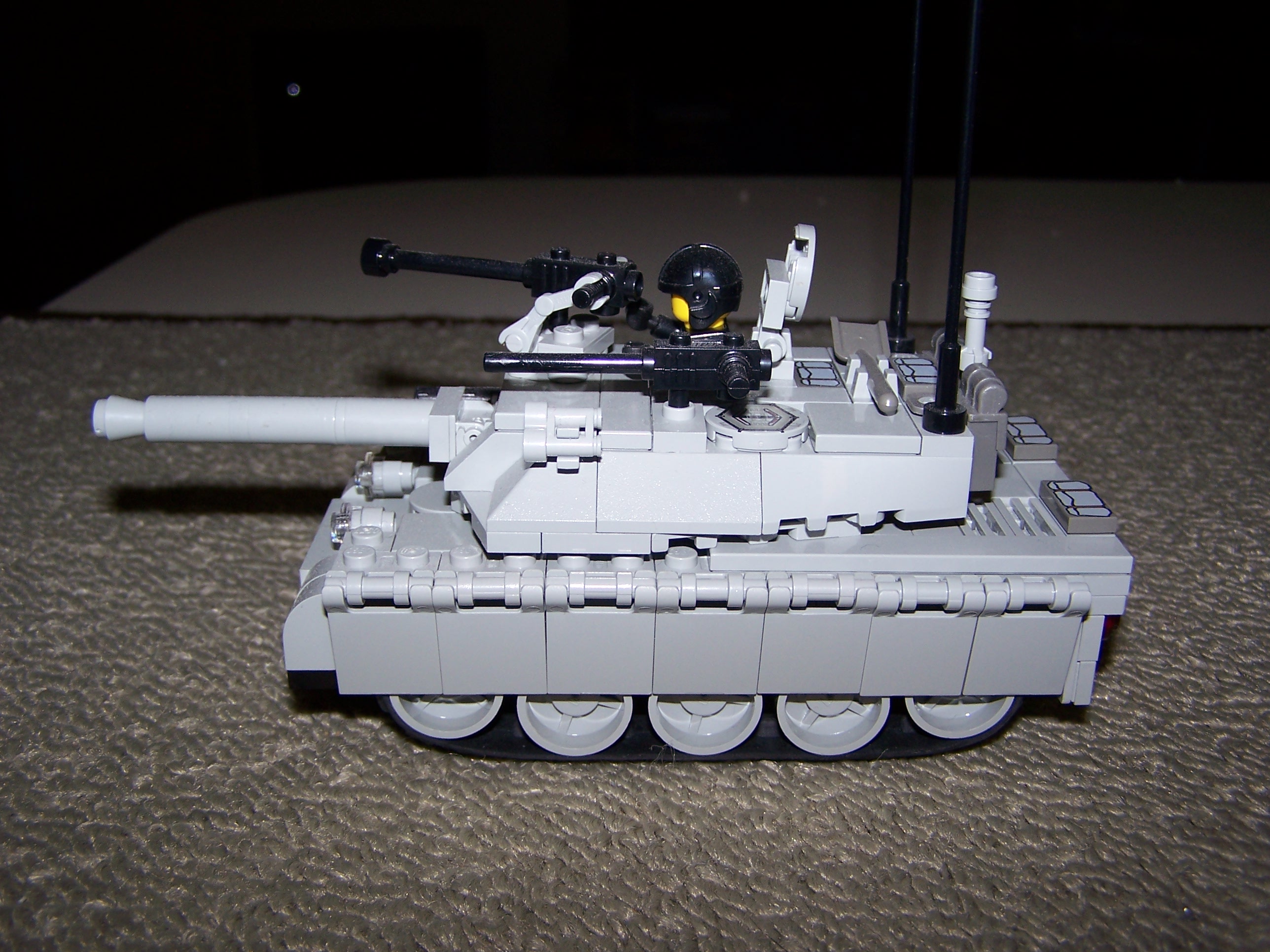 abrams_tank_town_scale_009.jpg