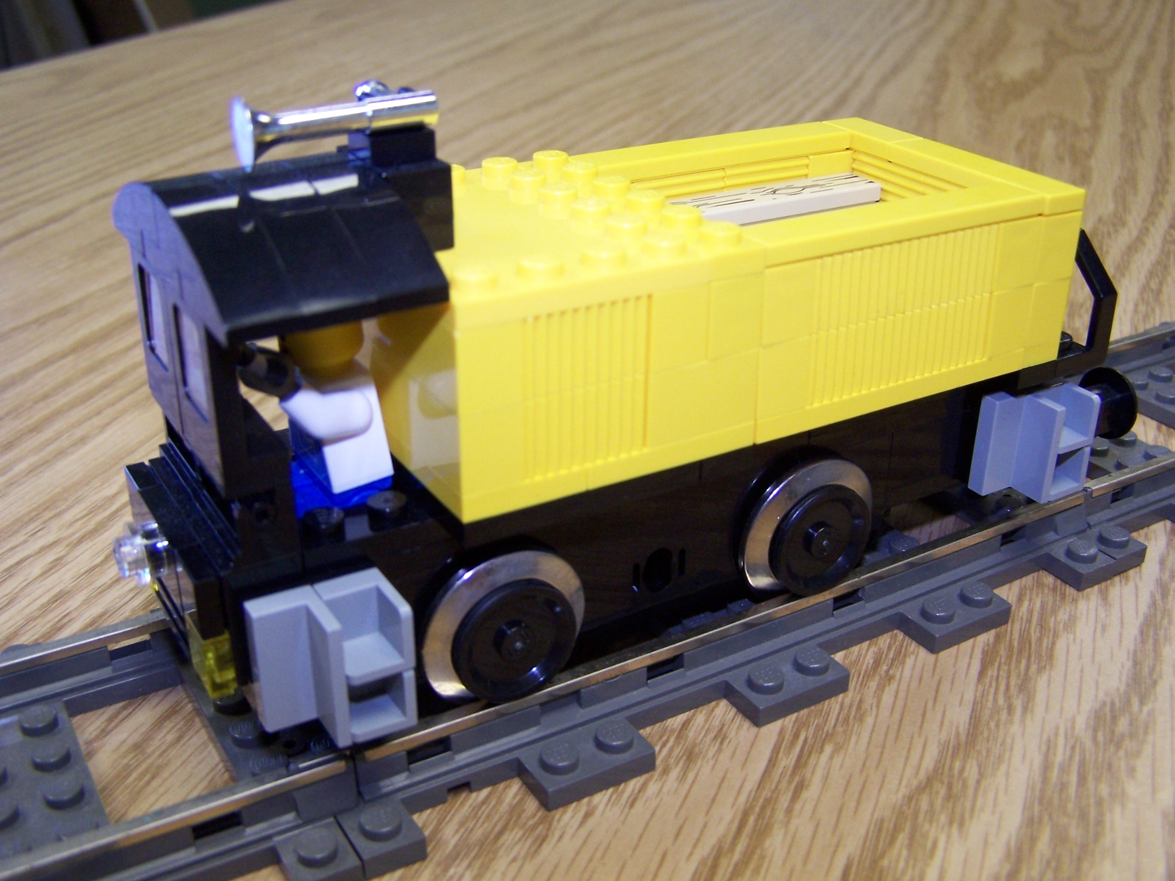 up_tie_car_01.jpg
