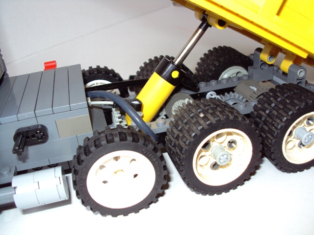triaxle_dumptruck07.jpg