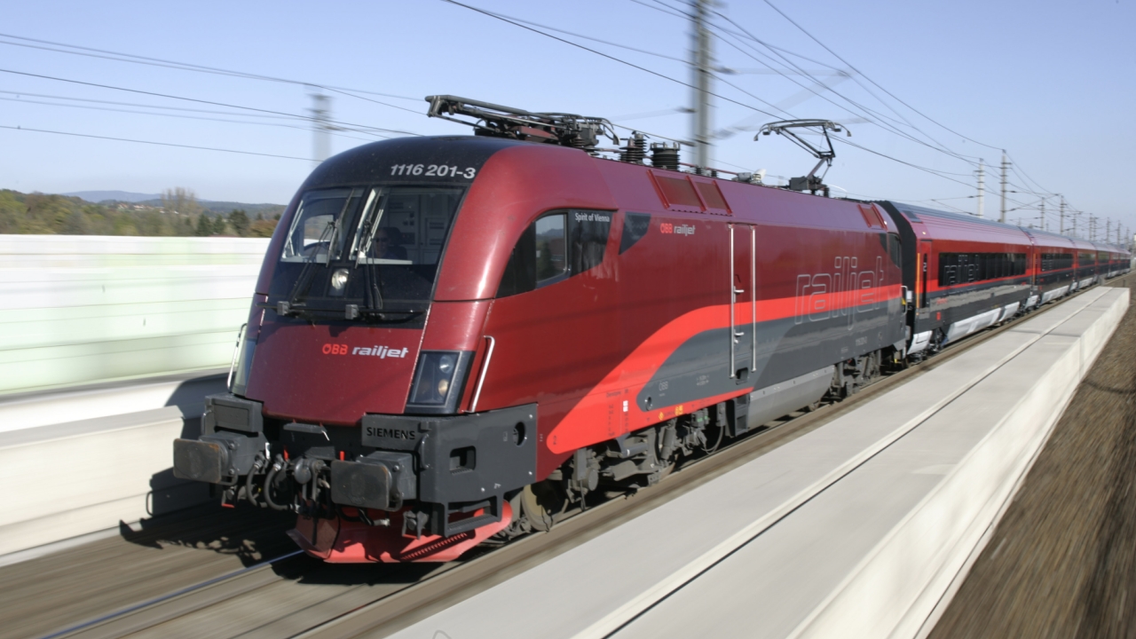 siemens_es_64_u2_taurus_railjet_364_obb_lato_motrice_foto.jpg