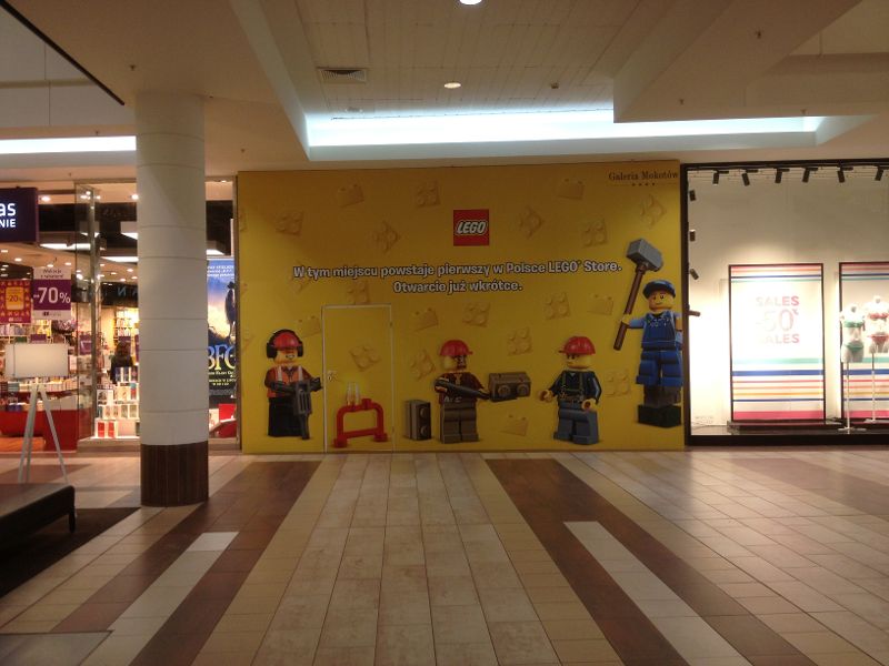 lego_store_warsaw.jpg