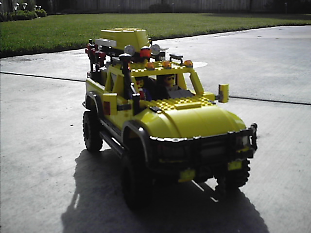 4404_off_road_expedtion_vehicle_001.jpg