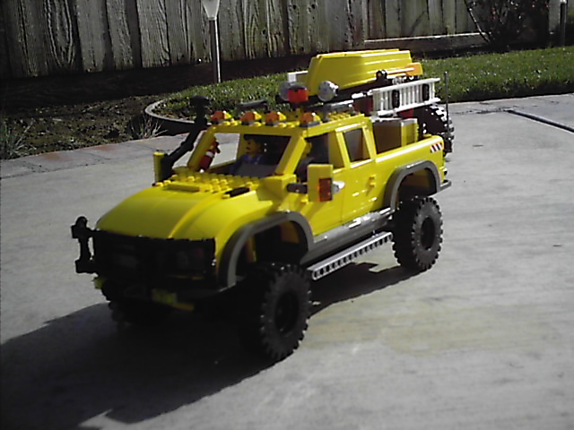 4404_off_road_expedtion_vehicle_002.jpg