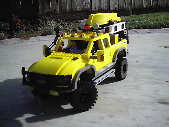 4404_off_road_expedtion_vehicle_003.jpg