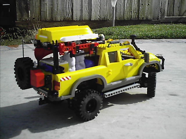 4404_off_road_expedtion_vehicle_004.jpg
