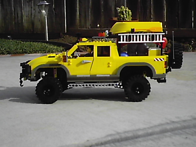 4404_off_road_expedtion_vehicle_012.jpg