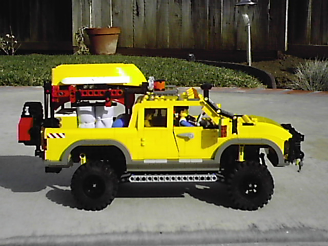 4404_off_road_expedtion_vehicle_013.jpg