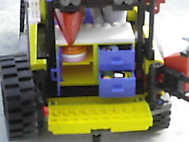 4404_off_road_expedtion_vehicle_021.jpg