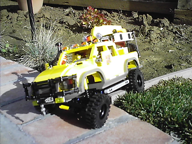 4404_off_road_expedtion_vehicle_025.jpg