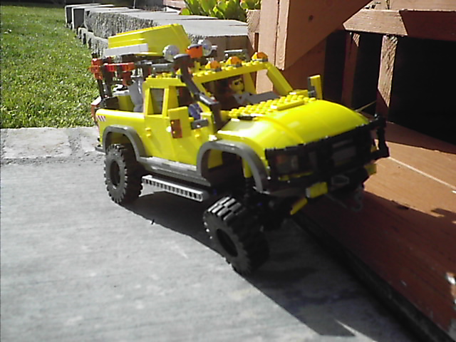 4404_off_road_expedtion_vehicle_027.jpg