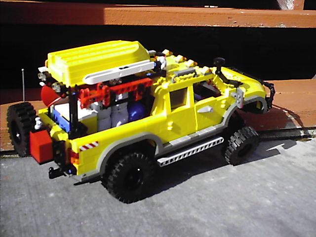 4404_off_road_expedtion_vehicle_028.jpg
