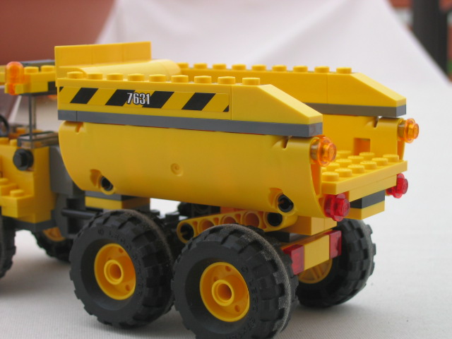 lego_7631_dump_truck_011.jpg
