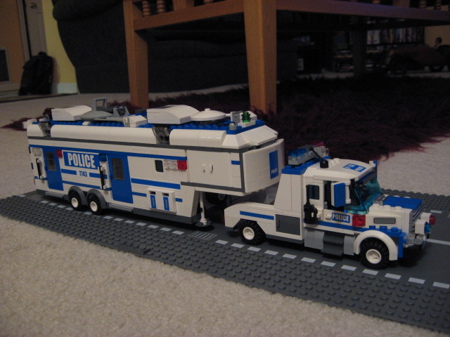 custom_mobile_command_unit_002.jpg