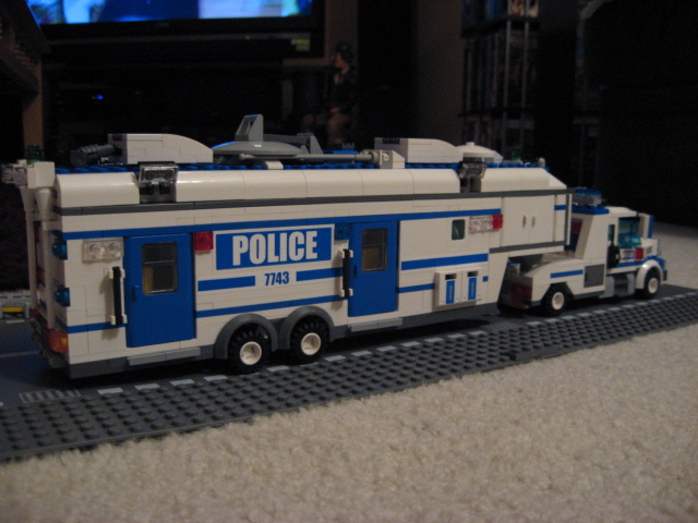 custom_mobile_command_unit_003.jpg
