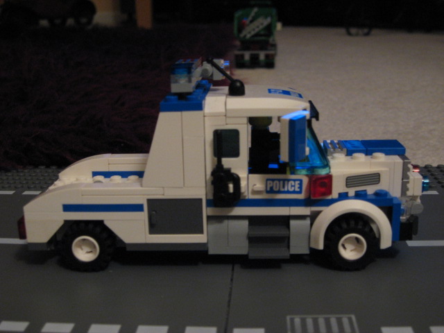 custom_mobile_command_unit_008.jpg