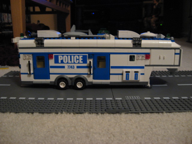 custom_mobile_command_unit_010.jpg