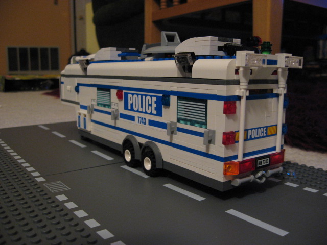 custom_mobile_command_unit_012.jpg