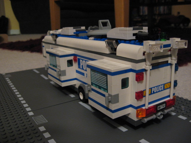 custom_mobile_command_unit_013.jpg
