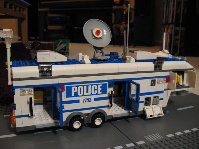 custom_mobile_command_unit_041.jpg