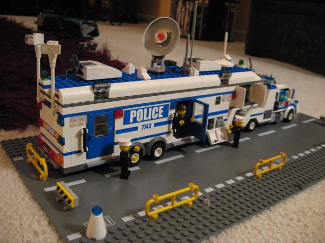 custom_mobile_command_unit_047.jpg