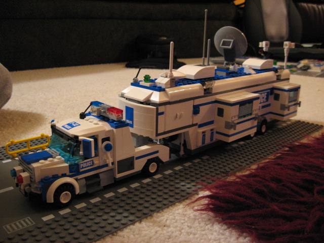 custom_mobile_command_unit_048.jpg