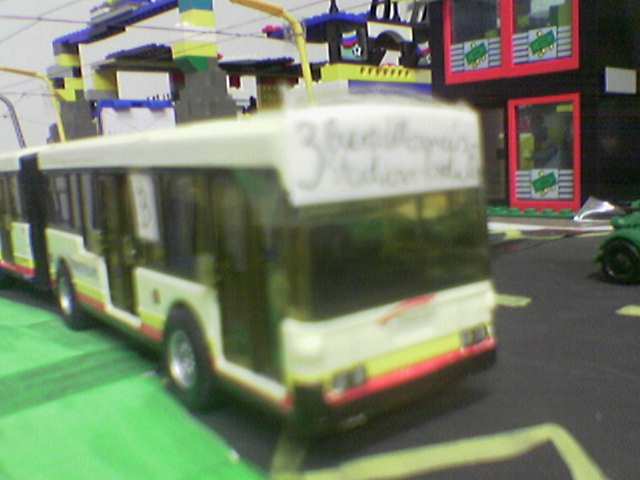 bus_in_line_3.jpg