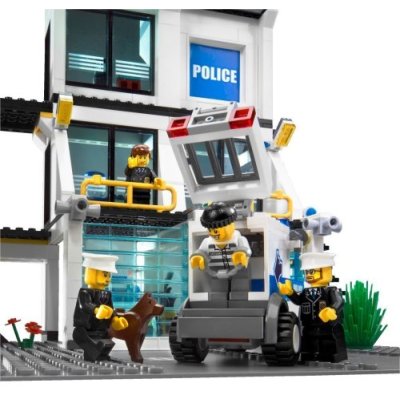 soundogbabylon-img400x400-1210163410lego_7744_3.jpg