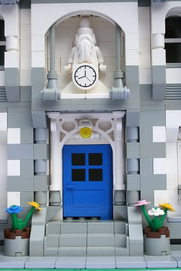 lego_town_house_entrance.jpg
