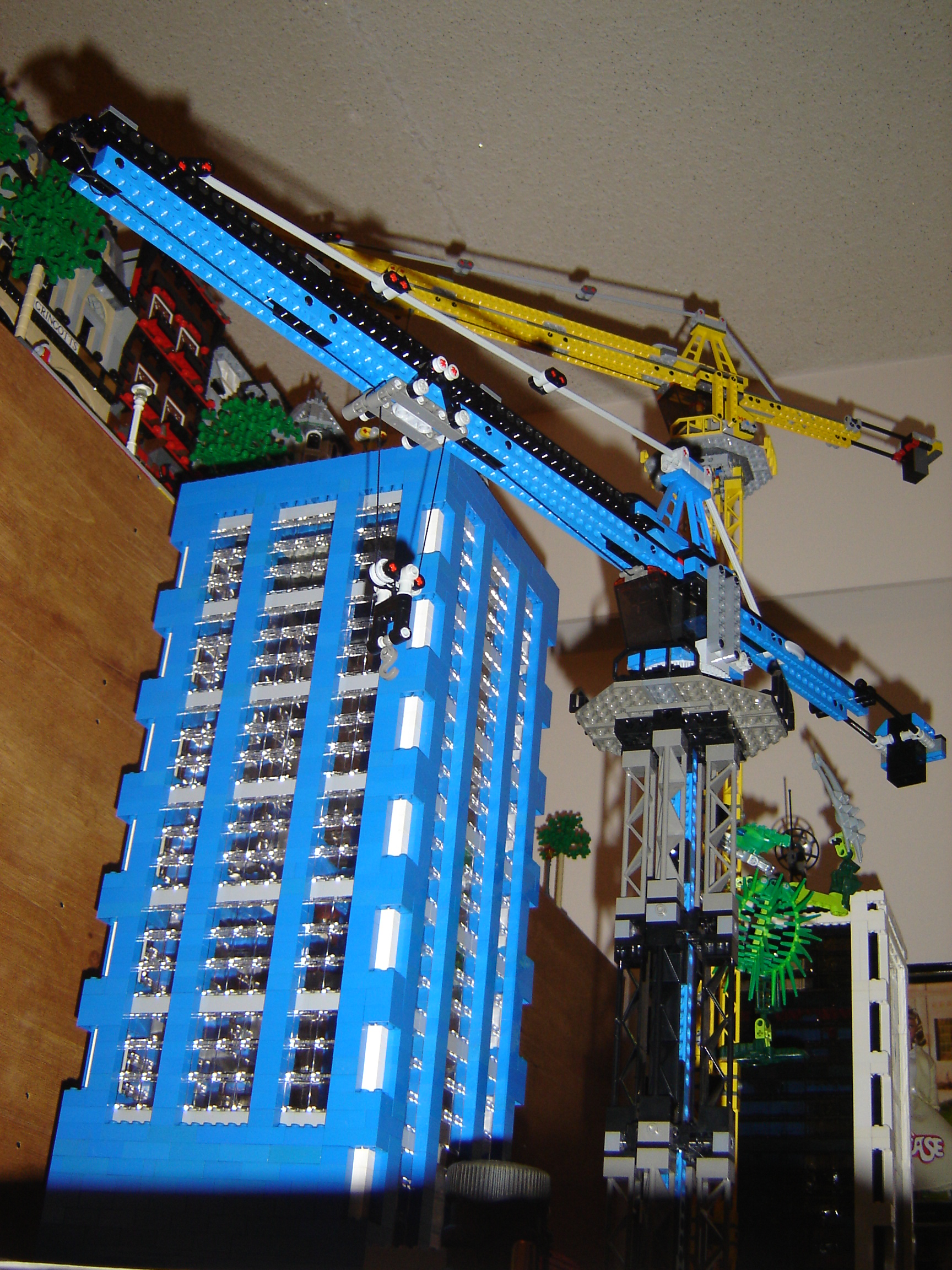 24_building_cranes_002.jpg