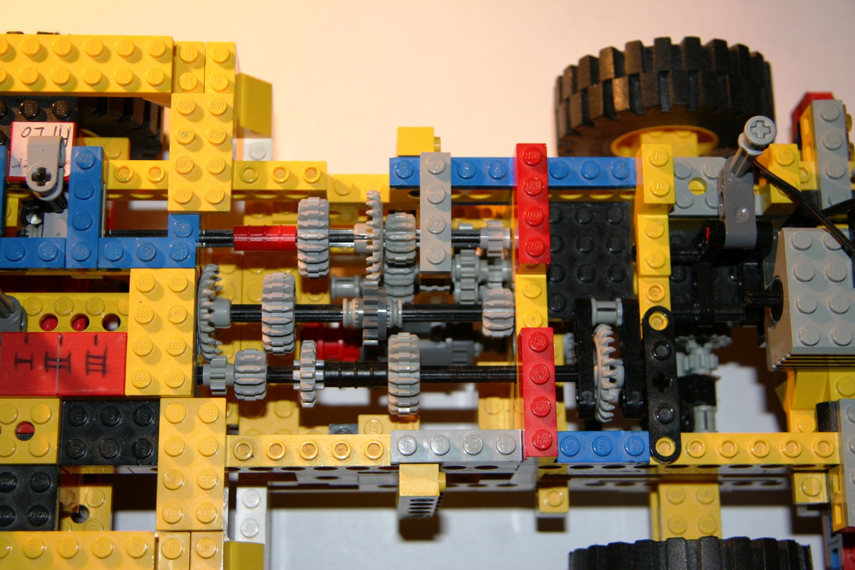 lego4wd_5_gearbox2.jpg