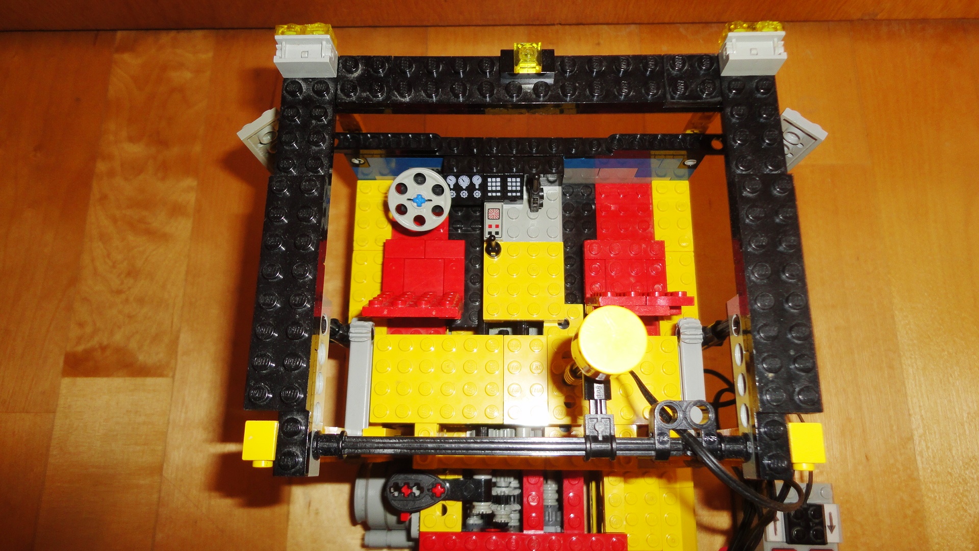 lego_4x2_truck_16spd_06.jpg