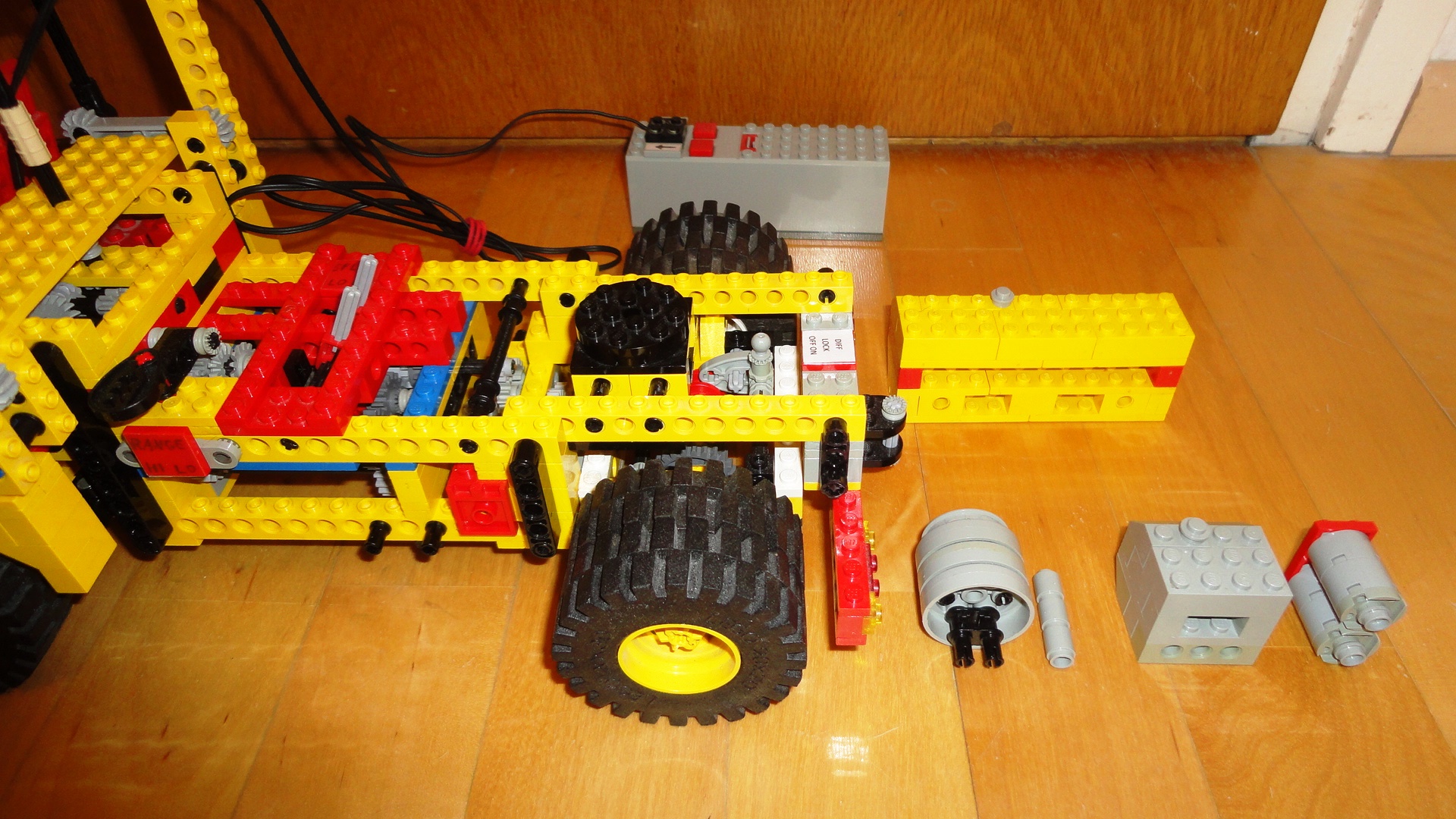 lego_4x2_truck_16spd_09.jpg
