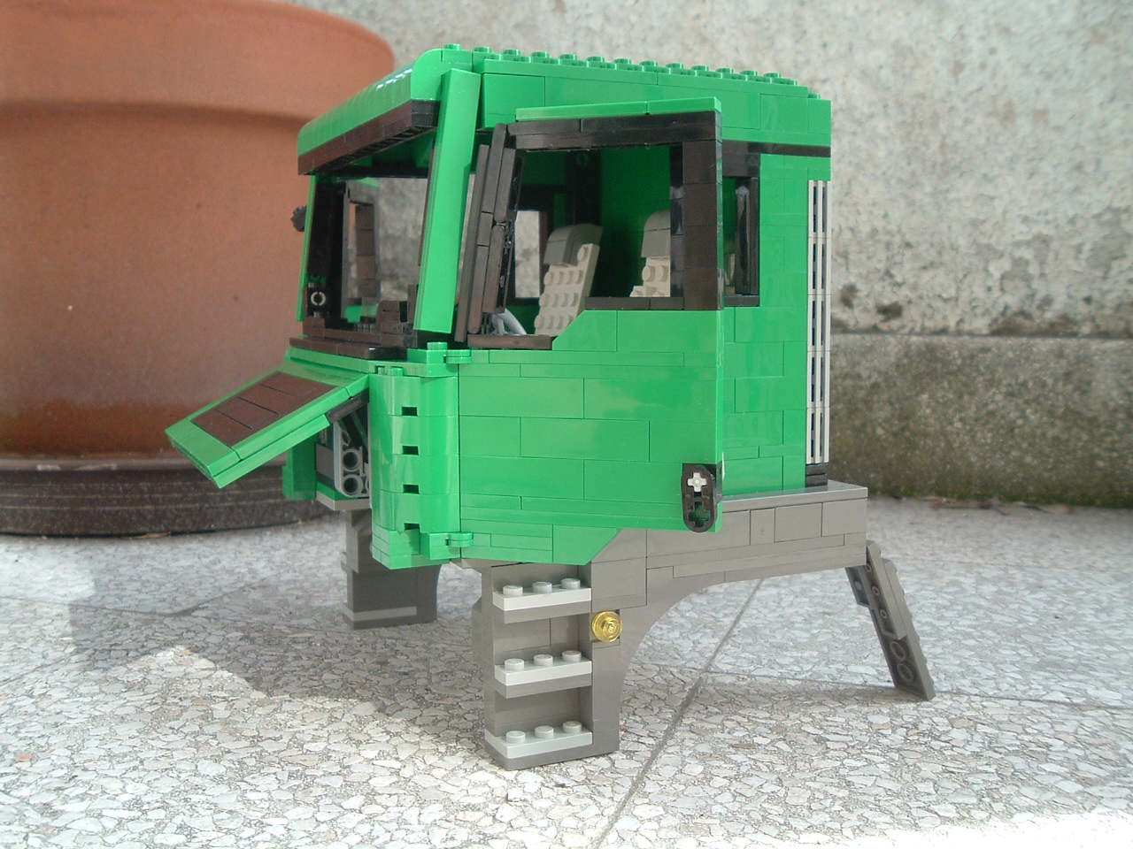 a_cabin_open_02.jpg